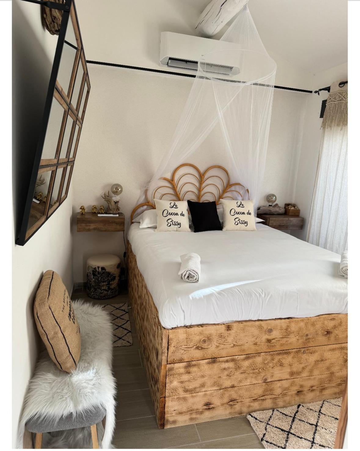 Le Cocon De Sissy Hotel Сен Мари де ла Мер Екстериор снимка