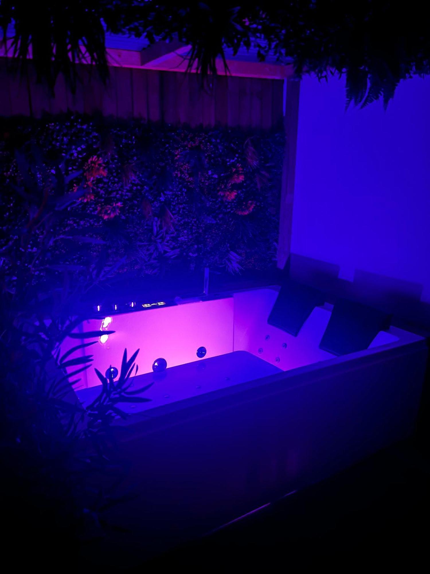 Le Cocon De Sissy Hotel Сен Мари де ла Мер Екстериор снимка
