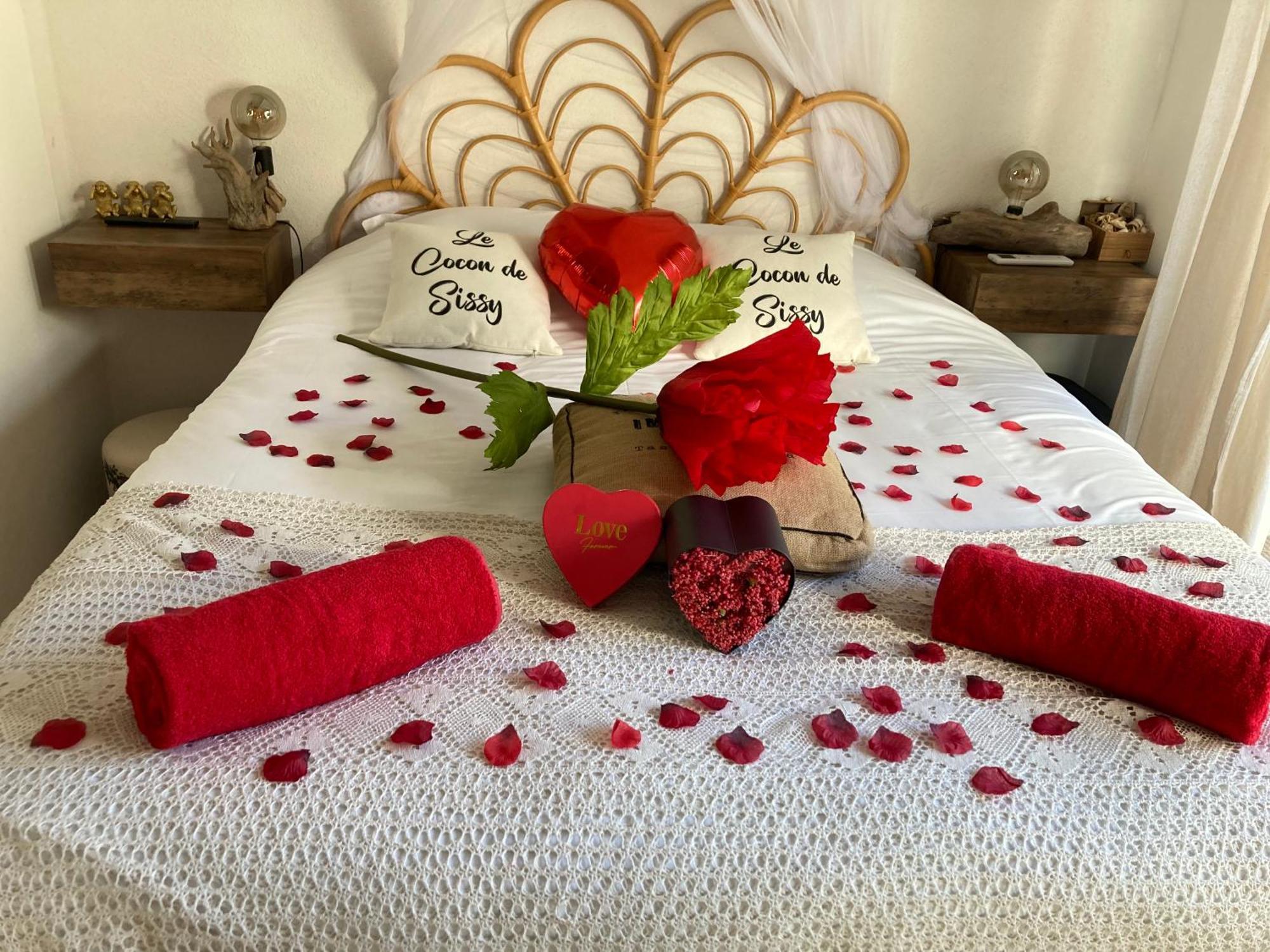 Le Cocon De Sissy Hotel Сен Мари де ла Мер Екстериор снимка